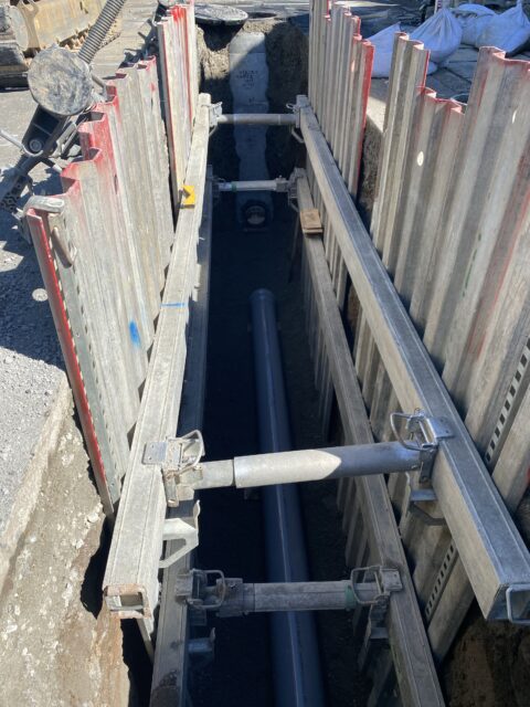 祝日、平常営業